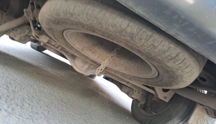 2012 Toyota Innova 2.5 VX 7 STR, Diesel, Manual, 2,14,801 km, tyre