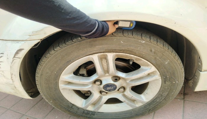 2011 Ford Fiesta Classic SXI 1.6 PETROL, Petrol, Manual, 1,31,936 km, tyre