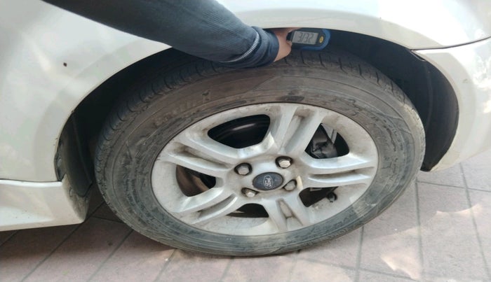 2011 Ford Fiesta Classic SXI 1.6 PETROL, Petrol, Manual, 1,31,936 km, tyre