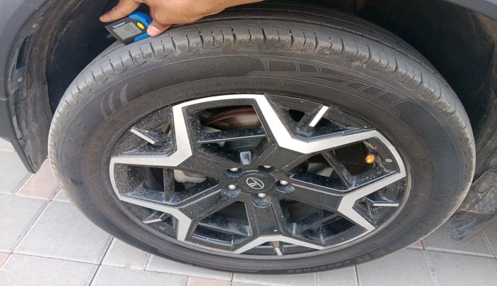 2025 Tata Safari ACCOMPLISHED PLUS DUAL TONE AT, Diesel, Automatic, 15,877 km, tyre