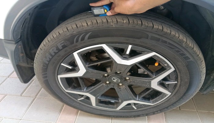 2025 Tata Safari ACCOMPLISHED PLUS DUAL TONE AT, Diesel, Automatic, 15,877 km, tyre