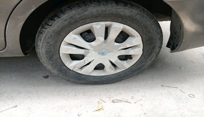 2011 Nissan Sunny XL, Petrol, Manual, 1,37,501 km, tyre