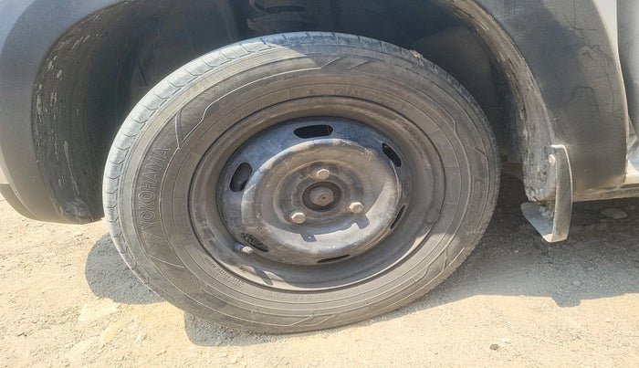 2016 Renault Kwid RXL, Petrol, Manual, 72,864 km, tyre