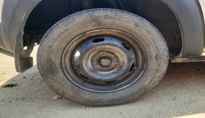 2016 Renault Kwid RXL, Petrol, Manual, 72,864 km, tyre