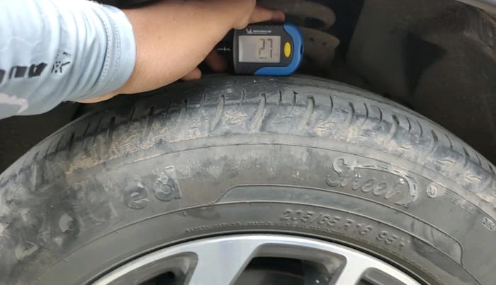 2022 Mahindra XUV300 W8 (O) 1.2 PETROL AMT, Petrol, Automatic, 50,770 km, tyre