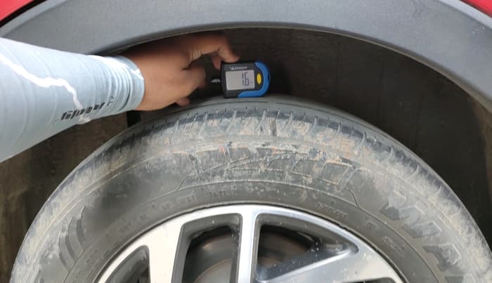 2022 Mahindra XUV300 W8 (O) 1.2 PETROL AMT, Petrol, Automatic, 50,770 km, tyre