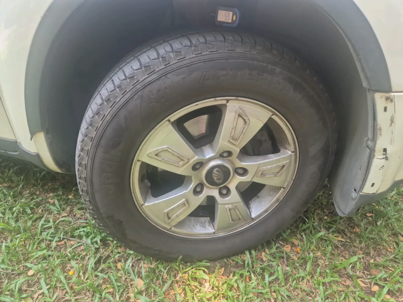2013 Mahindra XUV500 W8, Diesel, Manual, 80,811 km, tyre
