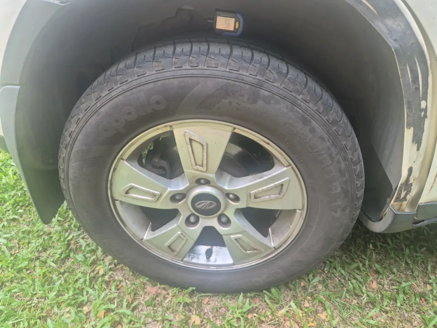 2013 Mahindra XUV500 W8, Diesel, Manual, 80,811 km, tyre