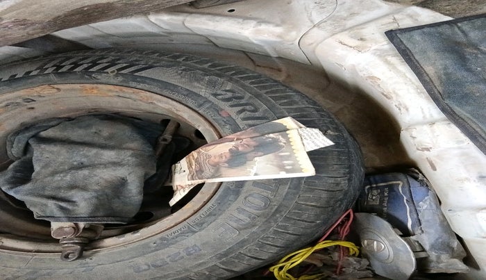 2011 Hyundai i20 ASTA 1.2, Petrol, Manual, 2,40,679 km, tyre