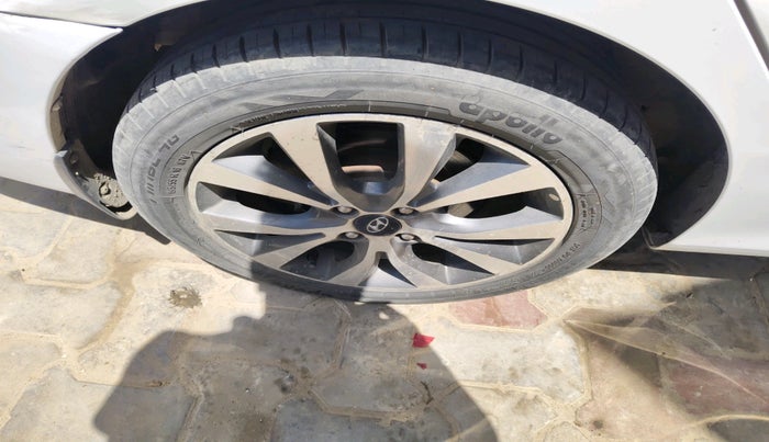 2014 Hyundai Verna FLUIDIC 1.6 CRDI SX, Diesel, Manual, 67,169 km, tyre