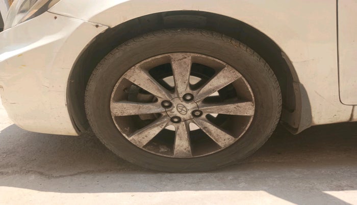 2012 Hyundai Verna FLUIDIC 1.6 CRDI SX, Diesel, Manual, 94,716 km, tyre