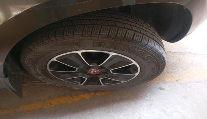 2017 Renault Duster RXS CVT, Petrol, Automatic, 9,44,366 km, tyre