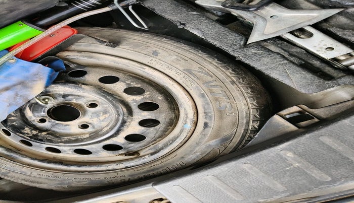 2015 Maruti Wagon R 1.0 VXI, Petrol, Manual, 1,28,596 km, tyre