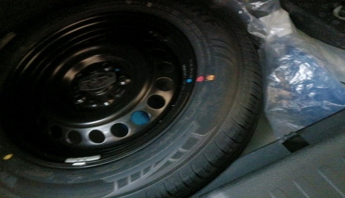 2023 Maruti BREZZA VXI SMART HYBRID, Petrol, Manual, 36,411 km, tyre