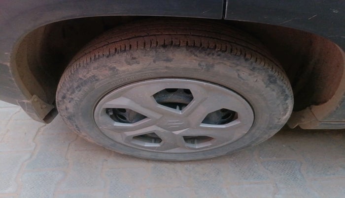 2023 Maruti BREZZA VXI SMART HYBRID, Petrol, Manual, 36,411 km, tyre