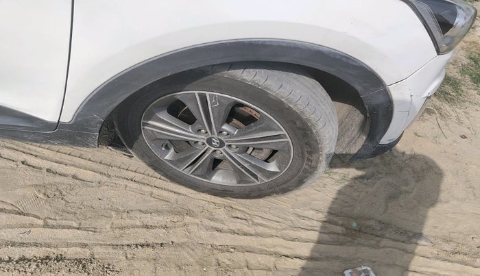 2017 Hyundai Creta SX (O) 1.6 DIESEL, Diesel, Manual, 1,51,635 km, tyre