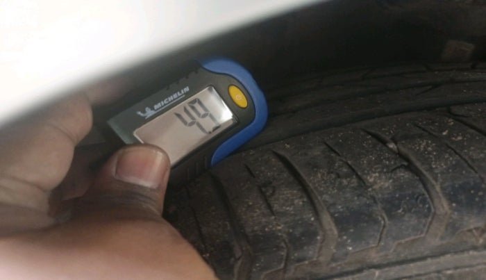 2023 Volkswagen VIRTUS HIGHLINE TSI 1.0 AT, Petrol, Automatic, 17,987 km, tyre