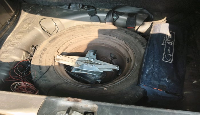 2016 Renault Kwid RXT 1.0, Petrol, Manual, 36,556 km, tyre