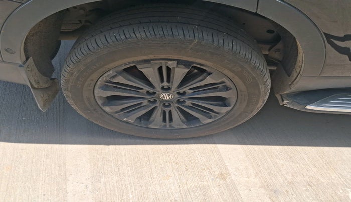 2024 MG GLOSTER Blackstorm 6 STR 2.0 Turbo 2WD, Diesel, Automatic, 47,923 km, tyre