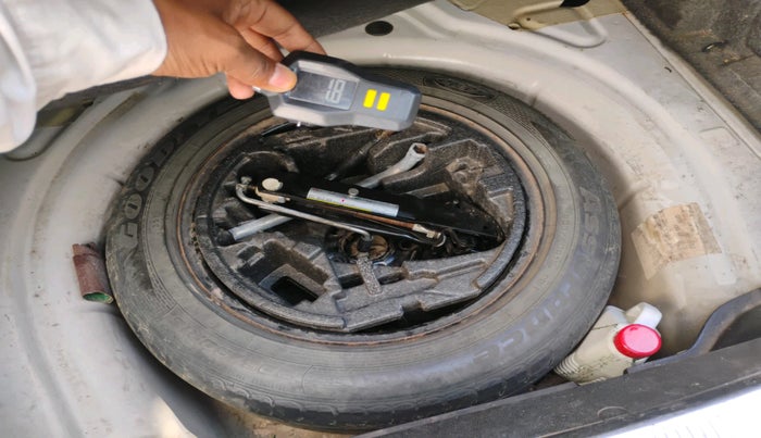 2014 Skoda Superb ELEGANCE 2.0 TDI CR AT, Diesel, Automatic, 2,22,242 km, tyre