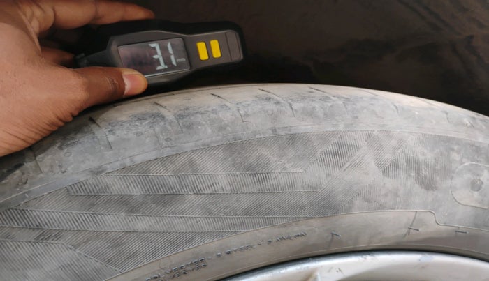 2014 Skoda Superb ELEGANCE 2.0 TDI CR AT, Diesel, Automatic, 2,22,242 km, tyre