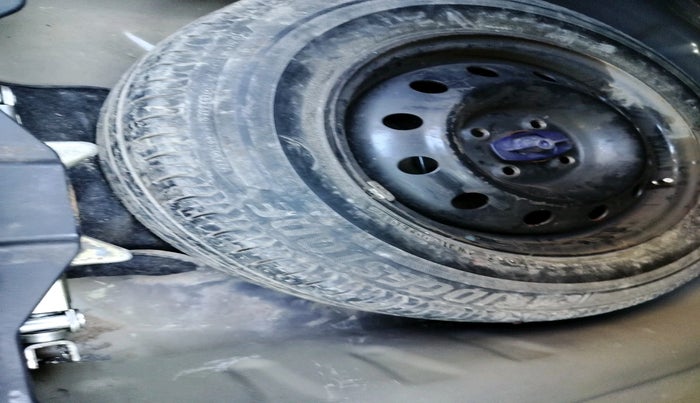 2017 Maruti Dzire VXI AMT, Petrol, Automatic, 35,363 km, tyre