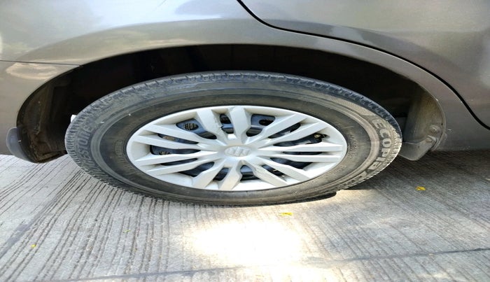 2017 Maruti Dzire VXI AMT, Petrol, Automatic, 35,363 km, tyre