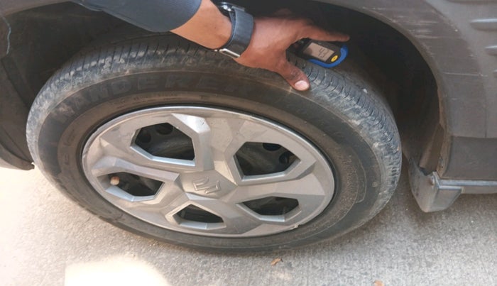 2023 Maruti BREZZA LXI SMART HYBRID, Petrol, Manual, 22,040 km, tyre