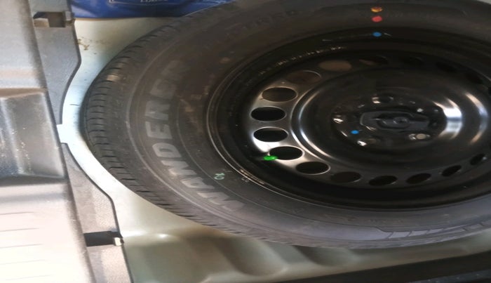 2023 Maruti BREZZA LXI SMART HYBRID, Petrol, Manual, 22,040 km, tyre