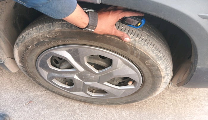 2023 Maruti BREZZA LXI SMART HYBRID, Petrol, Manual, 22,040 km, tyre