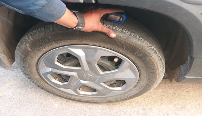 2023 Maruti BREZZA LXI SMART HYBRID, Petrol, Manual, 22,040 km, tyre