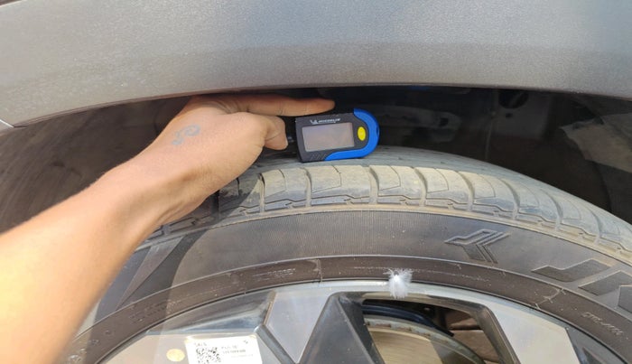 2024 Hyundai ALCAZAR PLATINUM (O) 7STR 1.5 AT, Petrol, Automatic, 14,247 km, tyre