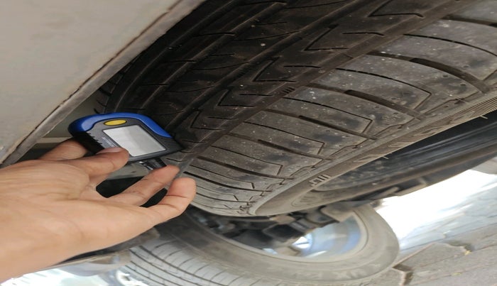 2024 Hyundai ALCAZAR PLATINUM (O) 7STR 1.5 AT, Petrol, Automatic, 14,247 km, tyre