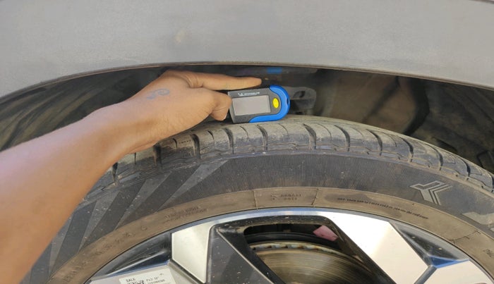 2024 Hyundai ALCAZAR PLATINUM (O) 7STR 1.5 AT, Petrol, Automatic, 14,247 km, tyre