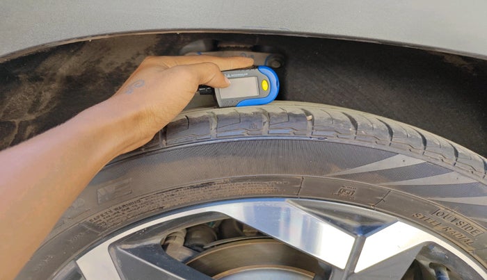 2024 Hyundai ALCAZAR PLATINUM (O) 7STR 1.5 AT, Petrol, Automatic, 14,247 km, tyre