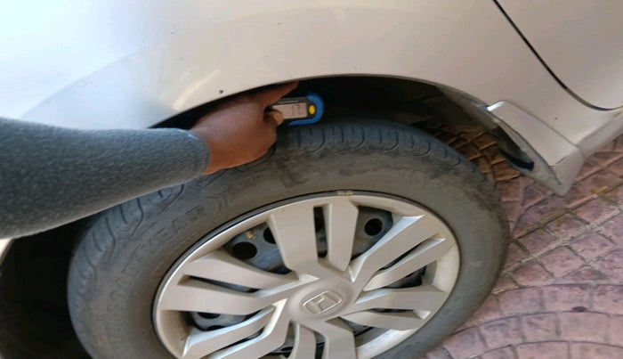 2014 Honda City 1.5L I-VTEC SV, Petrol, Manual, 2,25,233 km, tyre