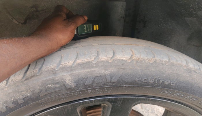 2020 Tata ALTROZ XZ PETROL, Petrol, Manual, 61,944 km, tyre