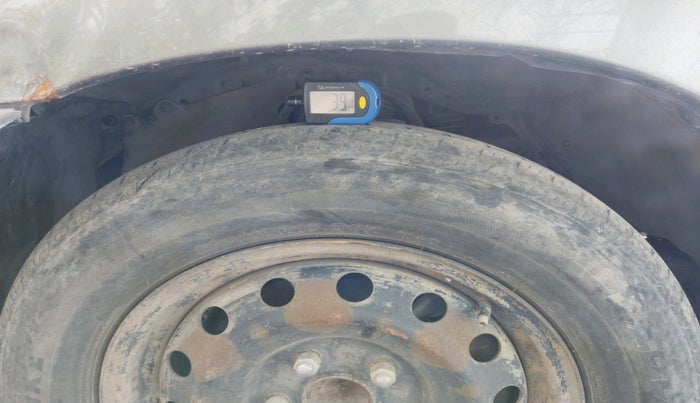 2014 Toyota Innova 2.5 GX 7 STR, Diesel, Manual, 67,201 km, tyre