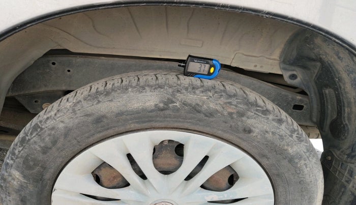 2014 Toyota Innova 2.5 GX 7 STR, Diesel, Manual, 67,201 km, tyre