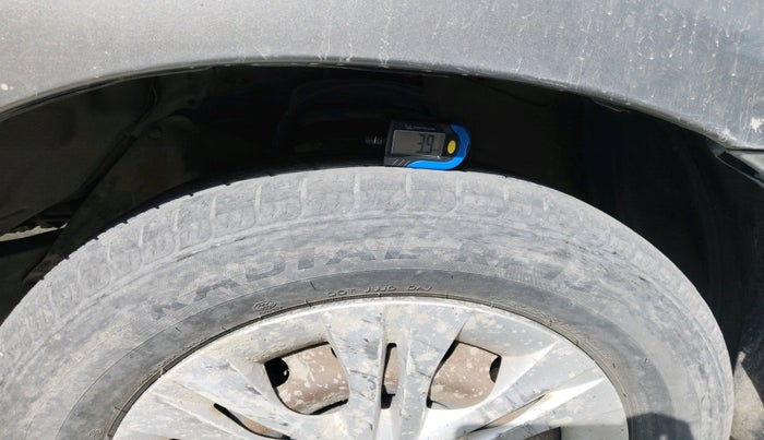 2014 Toyota Innova 2.5 GX 7 STR, Diesel, Manual, 67,201 km, tyre