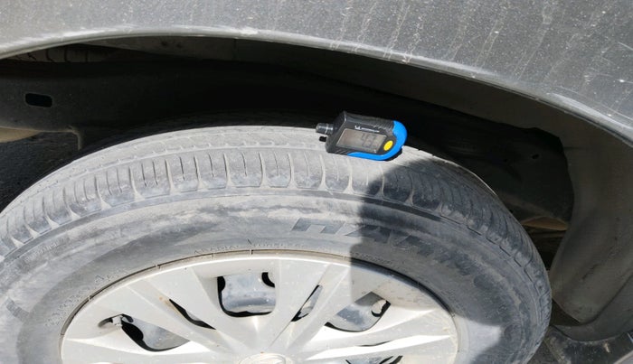 2014 Toyota Innova 2.5 GX 7 STR, Diesel, Manual, 67,201 km, tyre