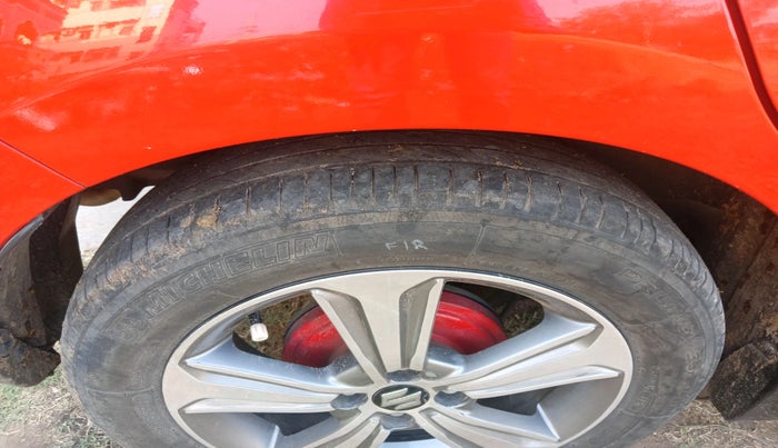 2023 Maruti Swift ZXI AMT, Petrol, Automatic, 35,728 km, tyre