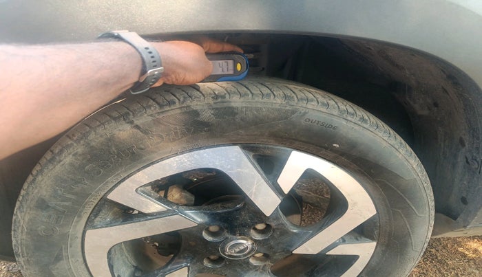 2022 Nissan MAGNITE XV PREMIUM TURBO CVT, Petrol, Automatic, 39,490 km, tyre