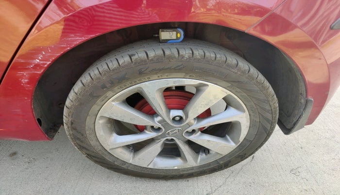 2015 Hyundai Elite i20 SPORTZ 1.4 CRDI, Diesel, Manual, 1,14,738 km, tyre