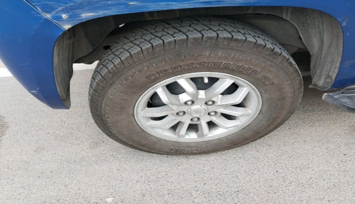 2015 Mahindra TUV300 T8, Diesel, Manual, 72,794 km, tyre