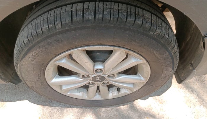 2015 Hyundai Creta SX PLUS AT 1.6 DIESEL, Diesel, Automatic, 1,98,337 km, tyre