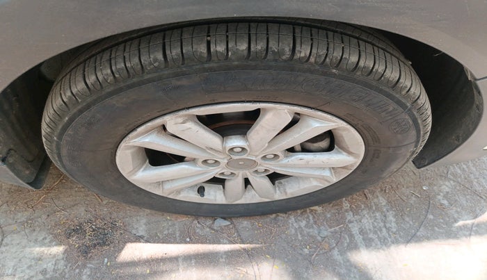 2015 Hyundai Creta SX PLUS AT 1.6 DIESEL, Diesel, Automatic, 1,98,337 km, tyre