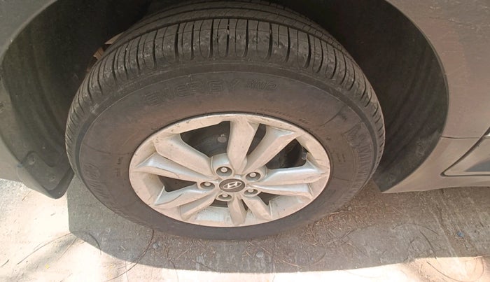 2015 Hyundai Creta SX PLUS AT 1.6 DIESEL, Diesel, Automatic, 1,98,337 km, tyre