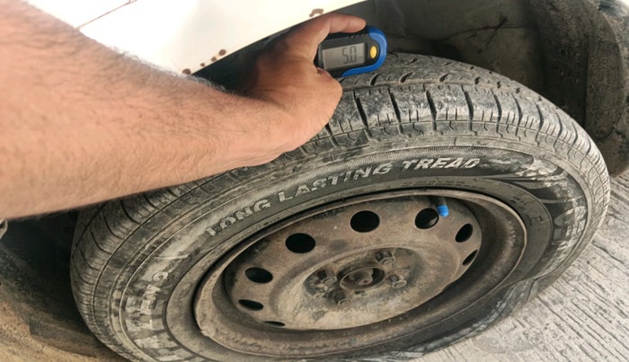 2016 Maruti Swift VDI, Diesel, Manual, 1,96,819 km, tyre