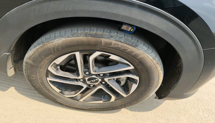 2022 KIA CARENS PRESTIGE PLUS 1.4 PETROL 7 STR, Petrol, Manual, 17,667 km, tyre